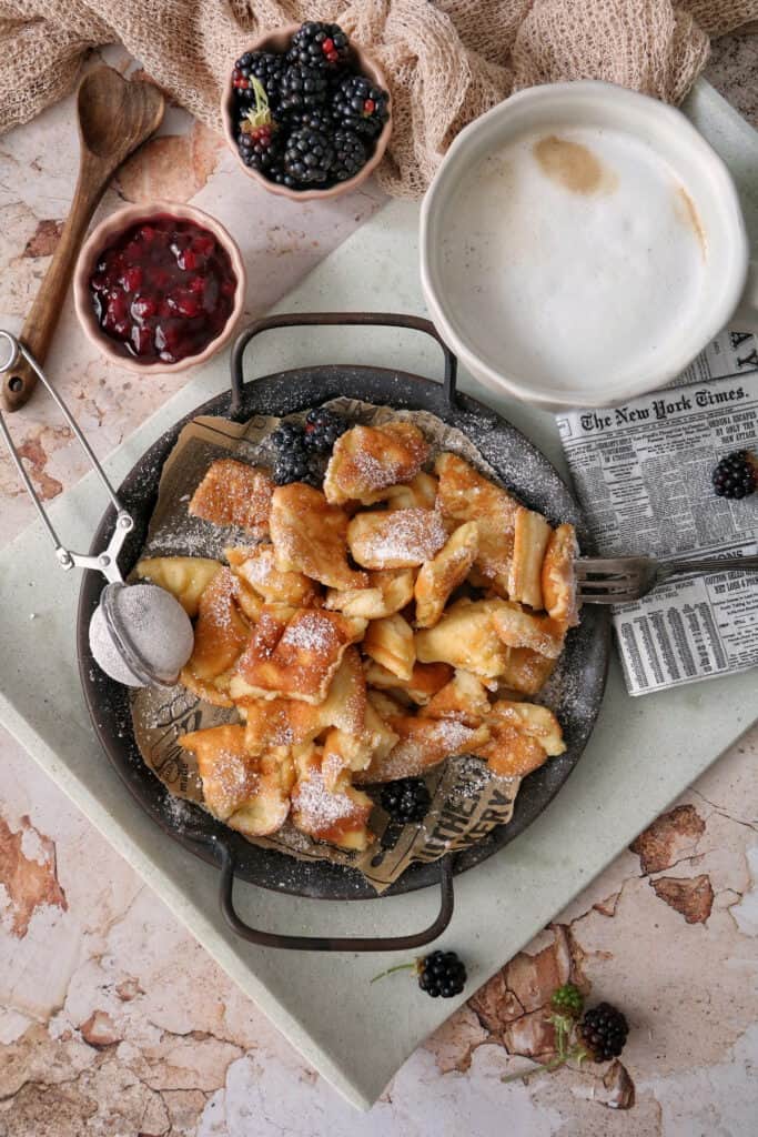 Kaiserschmarrn Ohne Rosinen Ein Fluffiges Dessert Aus Der Pfanne