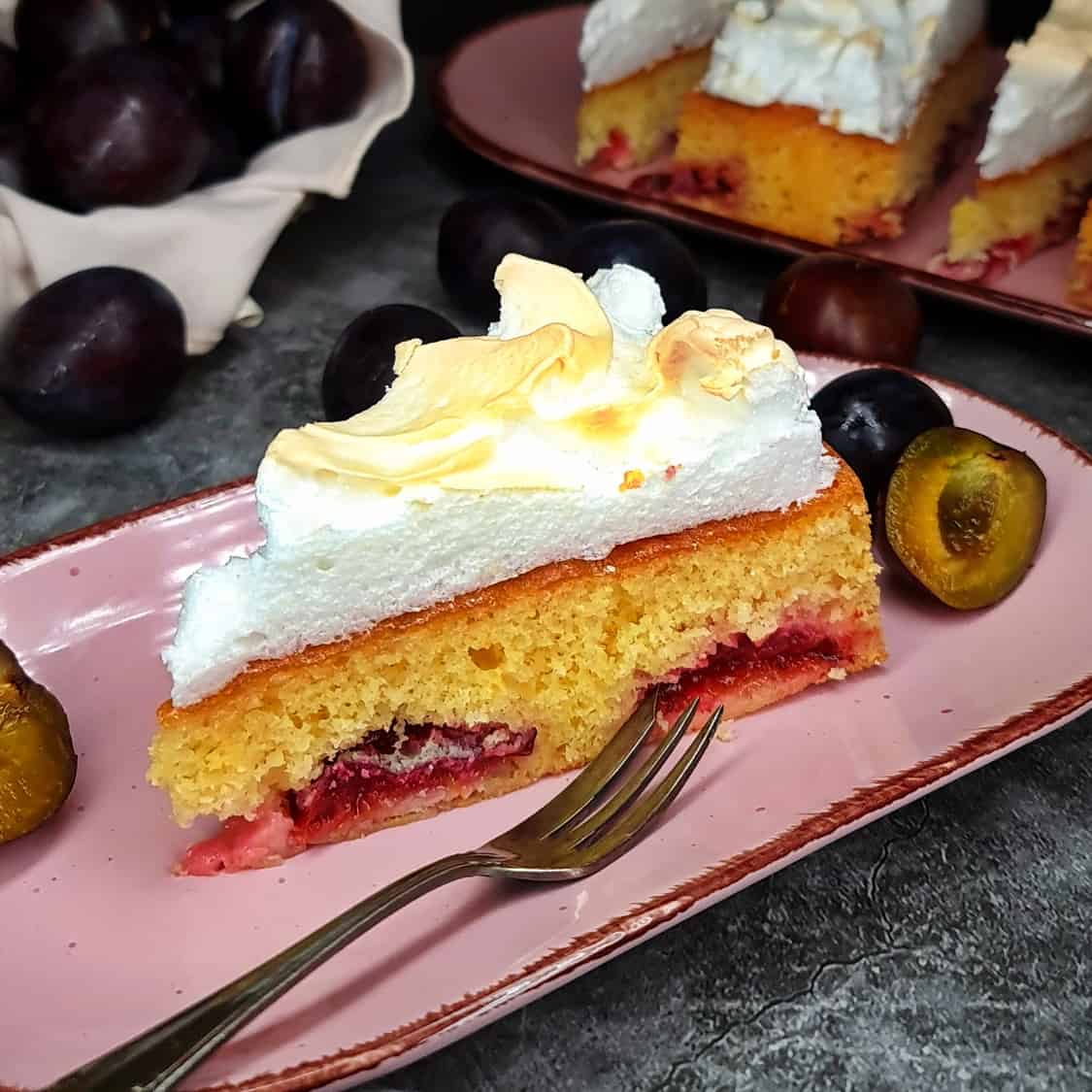 Pflaumenkuchen mit Baiserhaube: So gelingt dir dieser saftige Kuchen