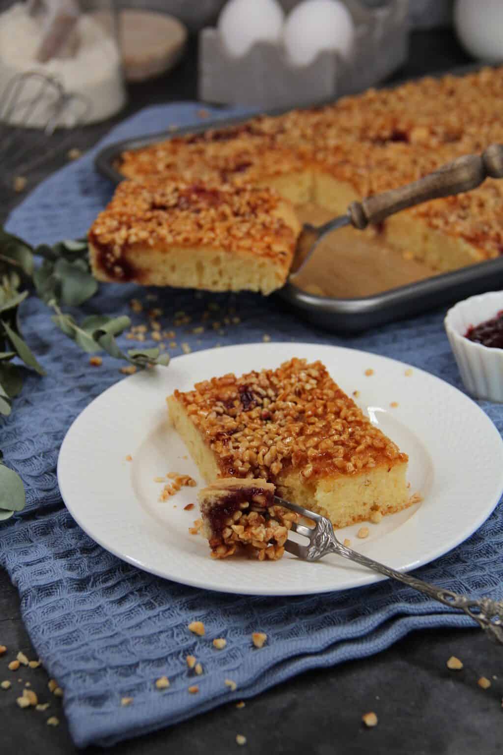 Ruck-zuck-Kuchen: Schneller, saftiger Blechkuchen mit Marmelade ...