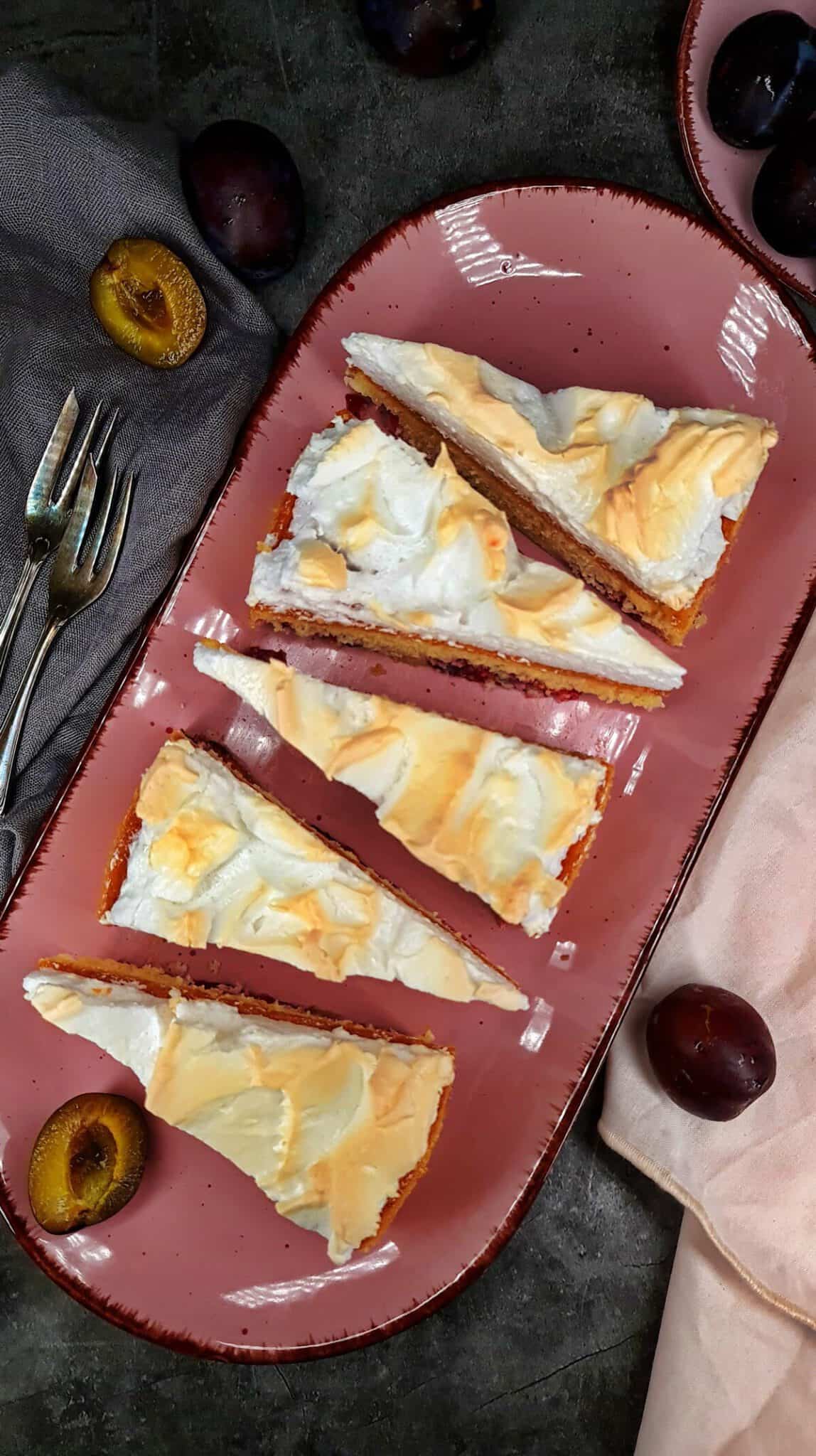 Pflaumenkuchen mit Baiserhaube: So gelingt dir dieser saftige Kuchen