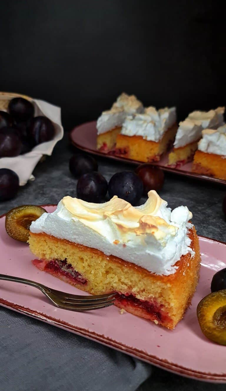 Pflaumenkuchen mit Baiserhaube: So gelingt dir dieser saftige Kuchen