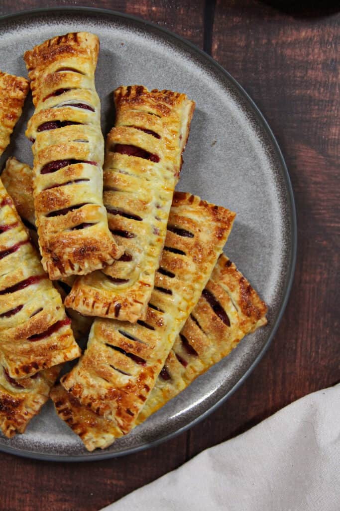 Köstliche Kirschtaschen aus Blätterteig - Ein einfaches Rezept für die ...