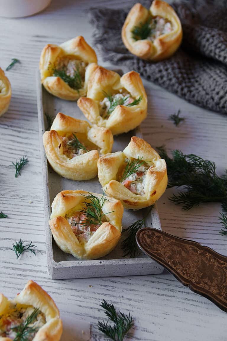 Leckere Blätterteighäppchen mit Räucherlachs - Einfaches Rezept für ein ...