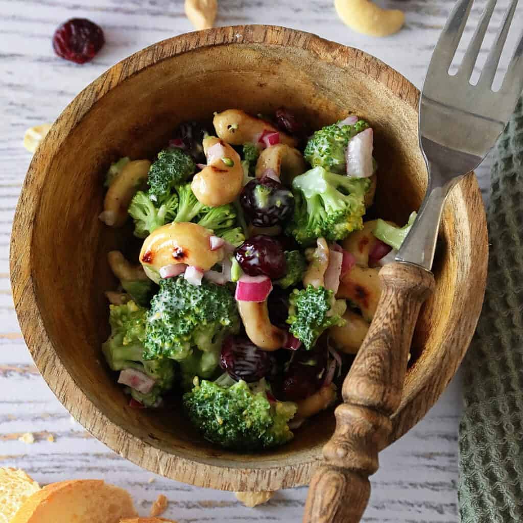 Brokkoli-Cranberry-Cashew-Salat
