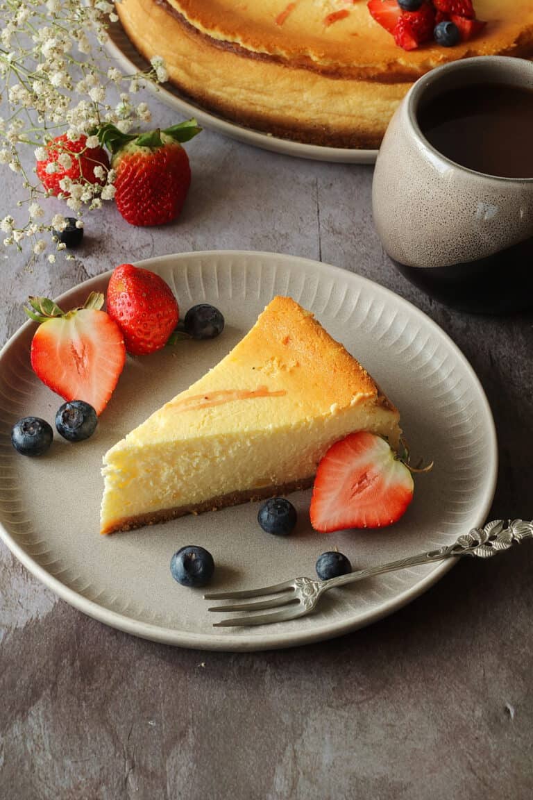 Leckerer Käsekuchen mit Quark und Keksboden - Schnelles und einfaches ...