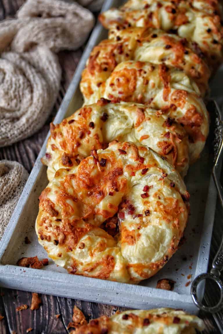 Blätterteig Kringel mit Schinken und Käse eine herzhafte Alternative