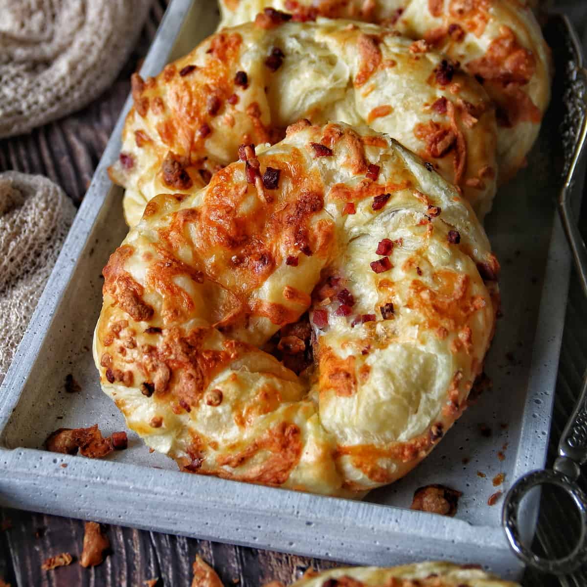 Blätterteig-Kringel mit Schinken und Käse: eine herzhafte Alternative ...