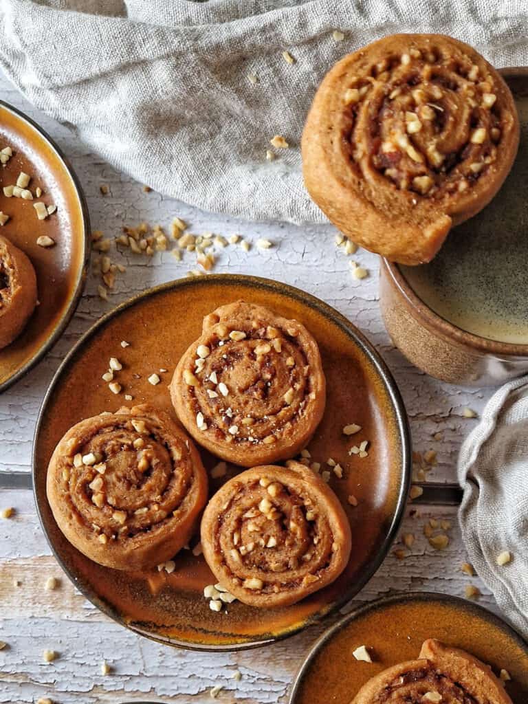 Zuckerfreie Nussschnecken mit Quark-Öl-Teig: Rezept mit Dattelzucker ... Zuckerfreie Nussschnecken mit Quark-Öl-Teig: Rezept mit Dattelzucker ...