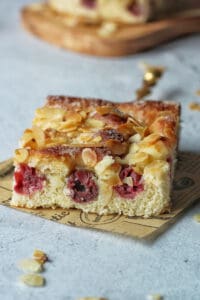Saftiger Butterkuchen mit Kirschen aus dem Thermomix®: Einfach und ...