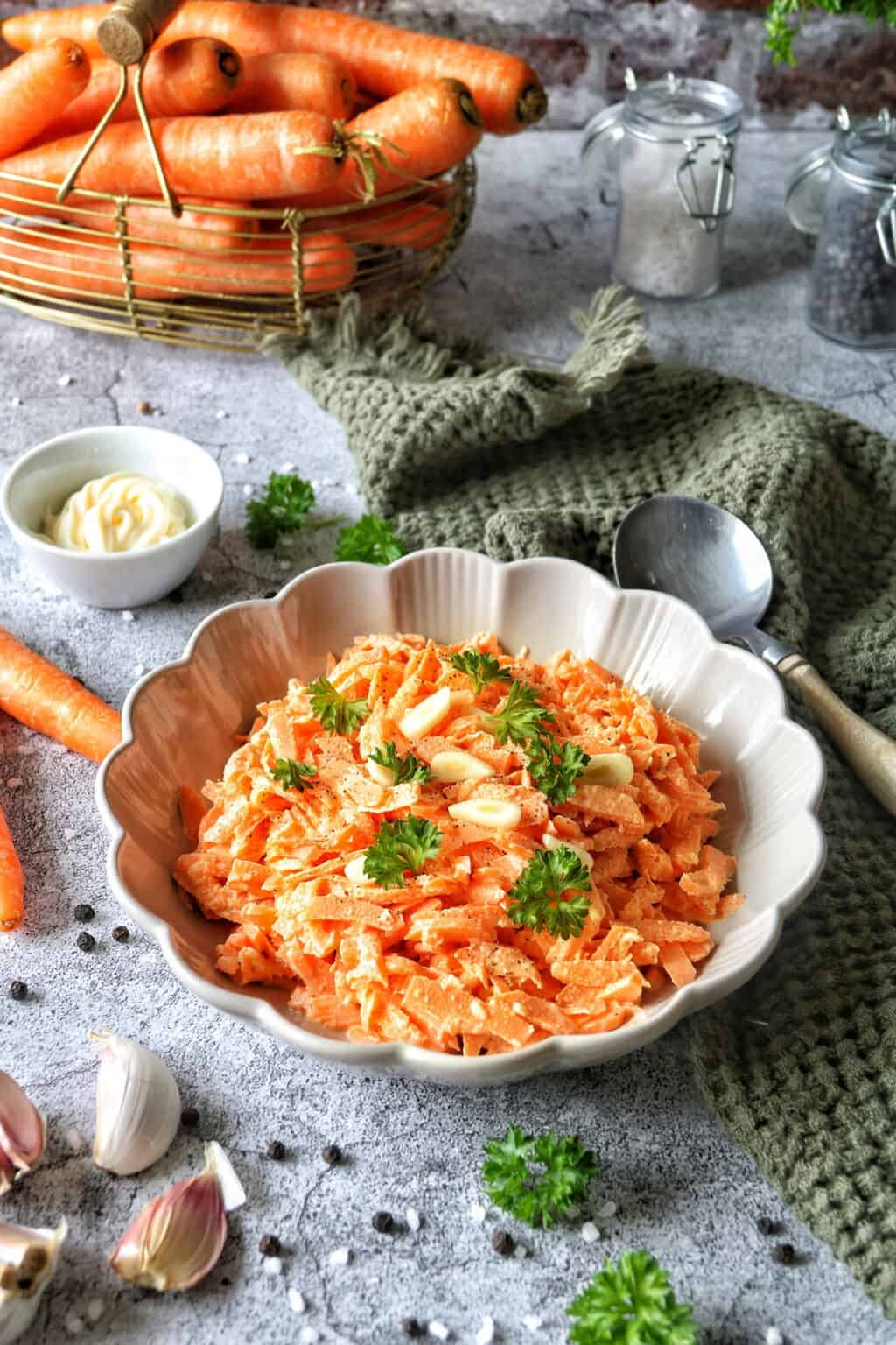 Karottensalat mit Schmand und Mayonnaise: Einfaches Rezept für einen ...