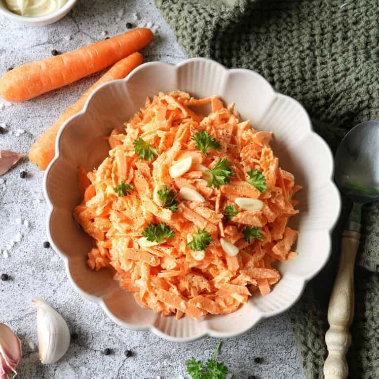 Karottensalat mit Schmand und Mayonnaise: Einfaches Rezept für einen ...