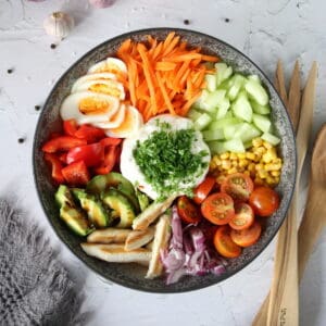 Salat Bowl mit Avocado
