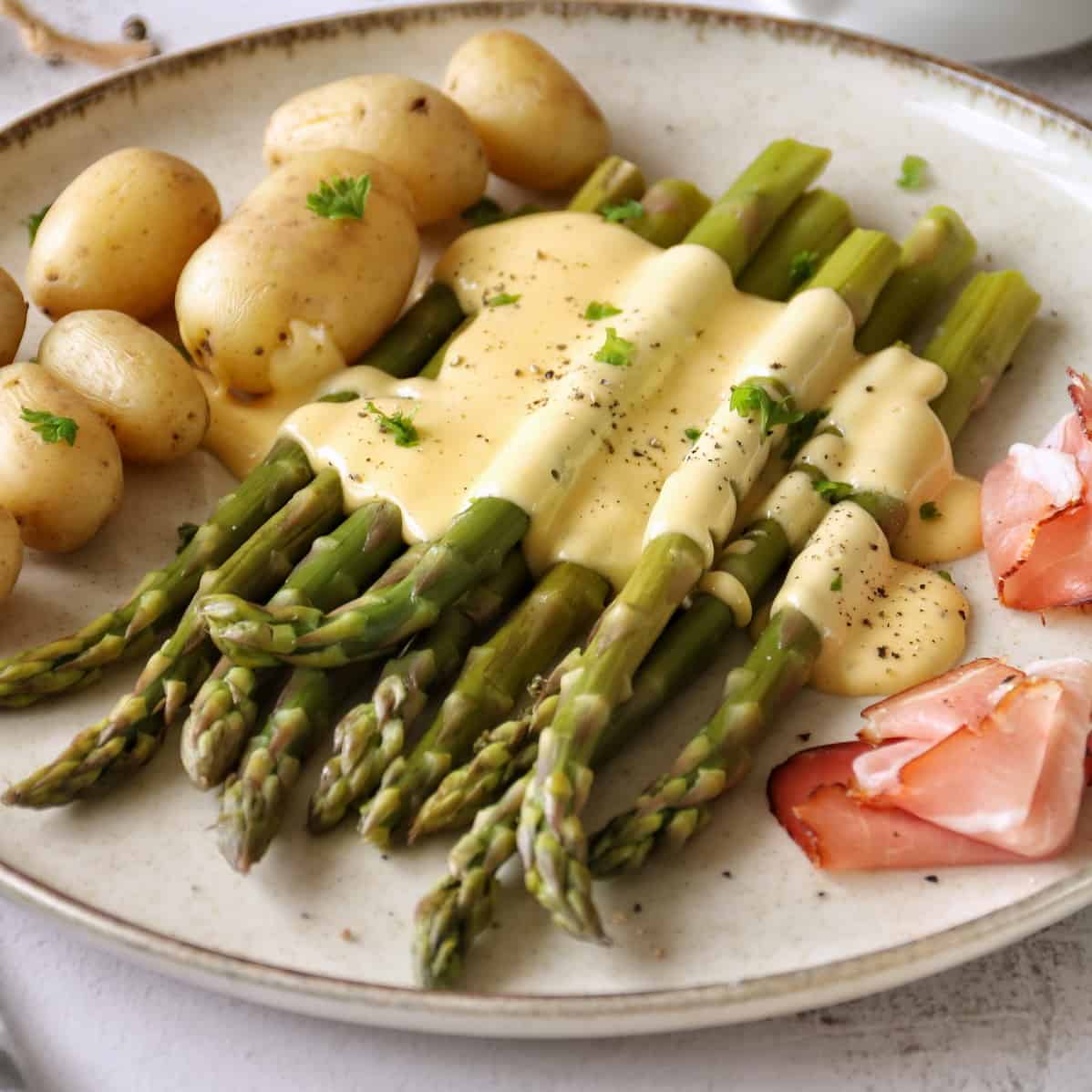 Grüner Spargel mit Drillingen &amp; Sauce hollandaise aus dem Thermomix ...