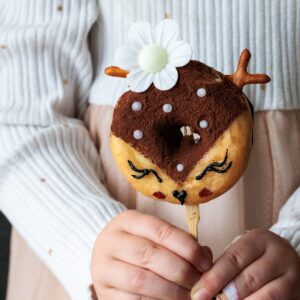 “Rehkitz” Donuts für Weihnachten dekorieren