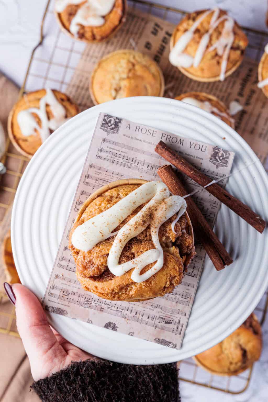 Zimtschnecken-Muffins ohne Hefe: Einfaches Rezept mit oder ohne ... Zimtschnecken-Muffins ohne Hefe: Einfaches Rezept mit oder ohne ...