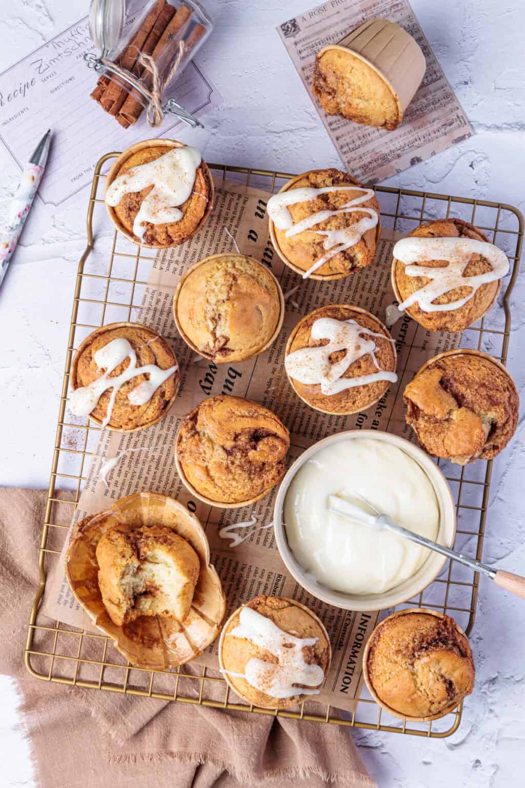 Zimtschnecken-Muffins ohne Hefe: Einfaches Rezept mit oder ohne ... Zimtschnecken-Muffins ohne Hefe: Einfaches Rezept mit oder ohne ...