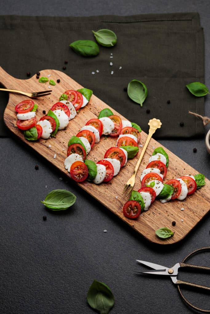 Caprese-Salat für Weihnachten: Festliche Tomaten-Mozzarella-Vorspeise ...