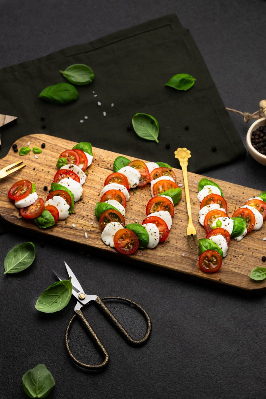 Caprese-Salat für Weihnachten: Festliche Tomaten-Mozzarella-Vorspeise ...