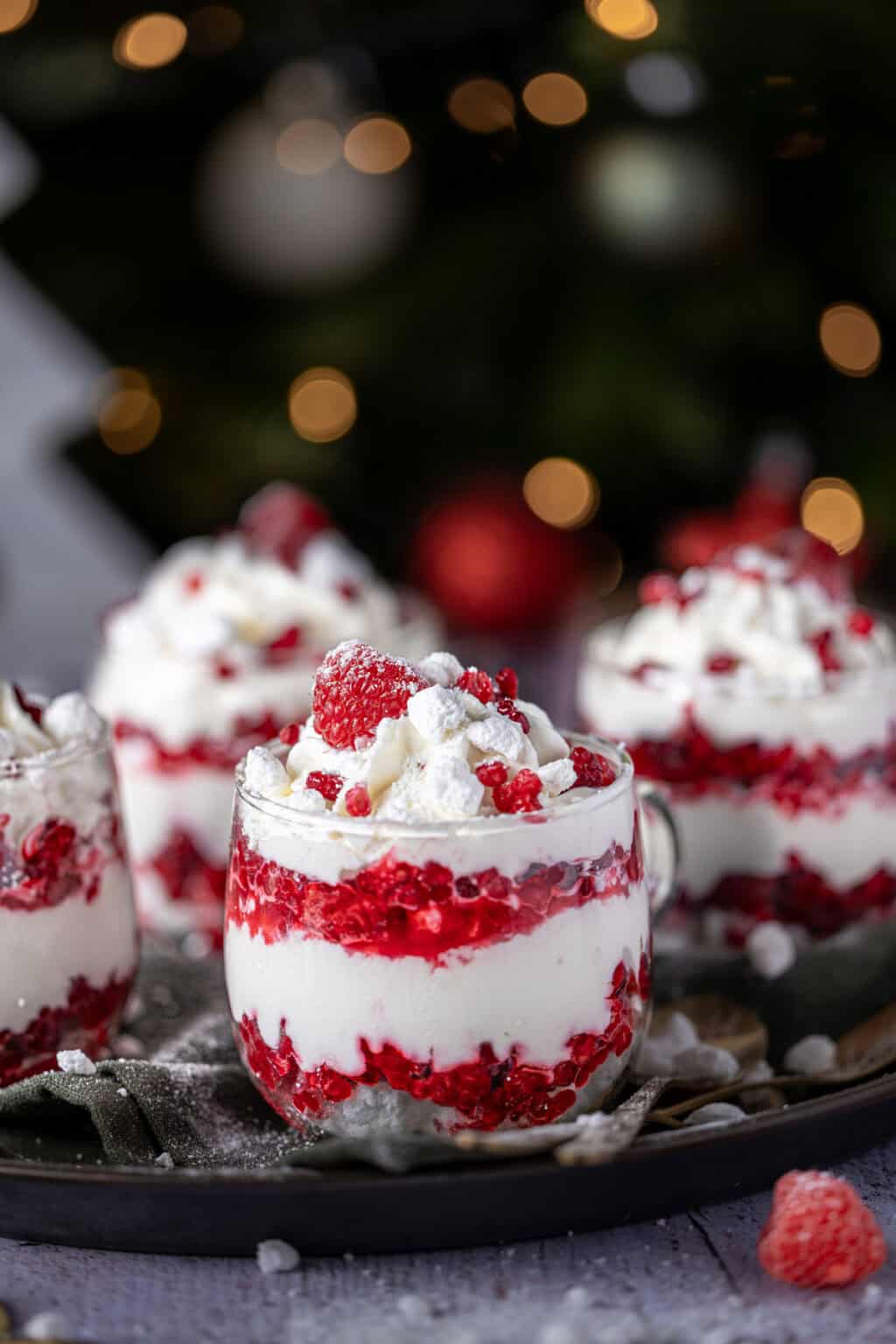 Schneegestöber im Glas: Himbeer-Baiser-Dessert in 15 Minuten (2024)