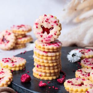 Osterkekse mit Mürbeteig: Rezept für Himbeer-Linzer-Cookies (Rezept auch für den Thermomix)