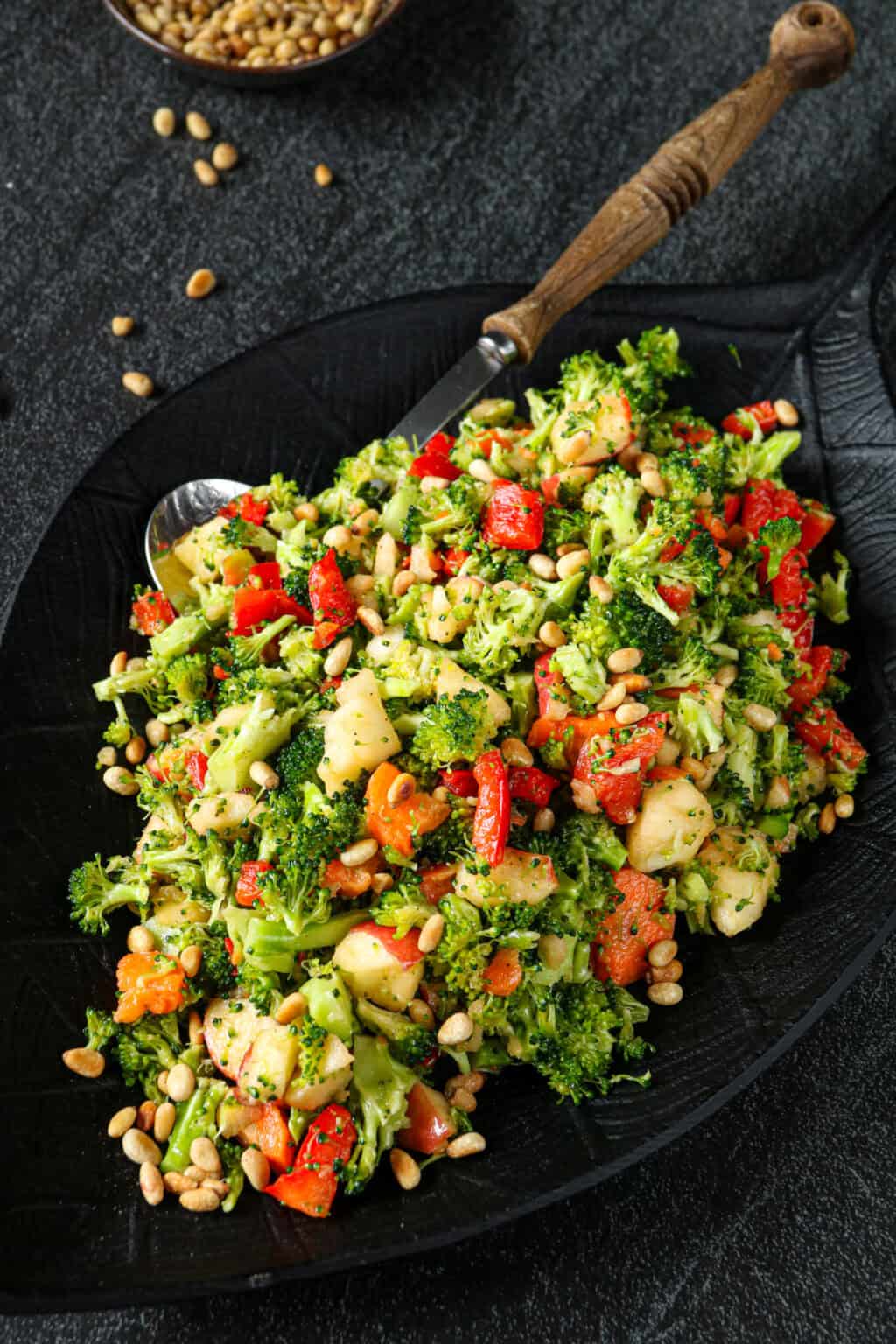 Rohkostsalat mit Brokkoli, Apfel & Paprika: 10-Minuten-Rezept für den ... Rohkostsalat mit Brokkoli, Apfel & Paprika: 10-Minuten-Rezept für den ...