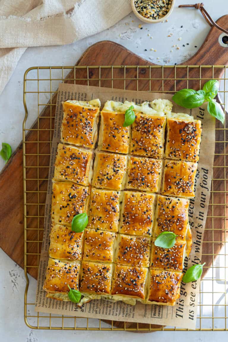 Käse-Schinken-Zupfbrot aus Blätterteig: Schneller Party-Snack Käse-Schinken-Zupfbrot aus Blätterteig: Schneller Party-Snack