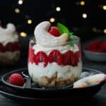 Vanillekipferl-Dessert mit Mascarpone und Himbeeren. Schnelles und einfaches Schicht-Dessert im Glas – perfekt für die Feiertage oder Resteverwertung!