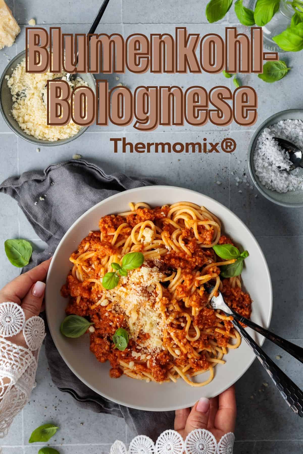 Pinterest-Pin zum Rezept Blumenkohl-Champignon-Bolognese: Schnelles vegetarisches Feierabendgericht aus dem Thermomix®