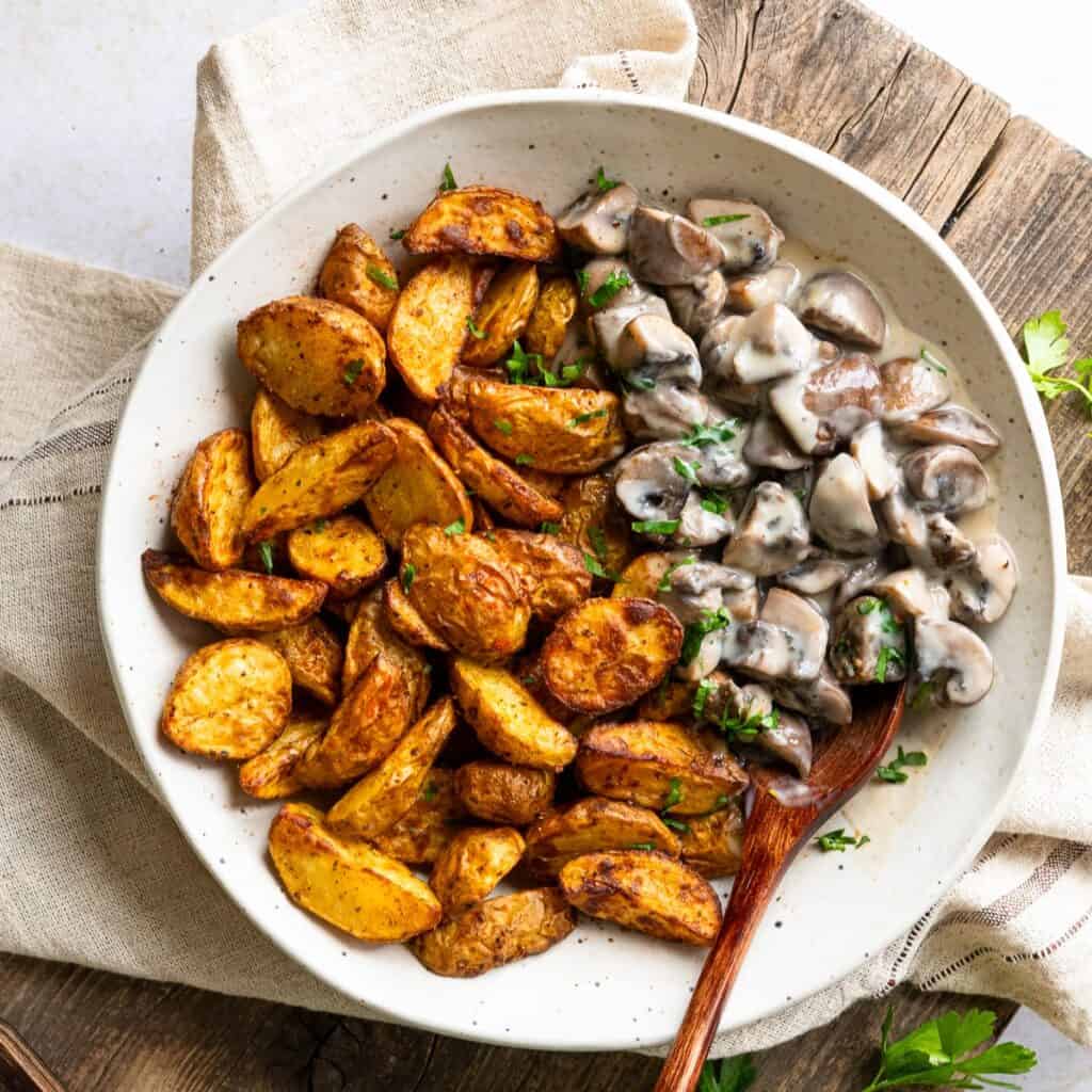 Kartoffel-Champignon-Bowl: knusprige Kartoffeln aus Airfryer oder Ofen